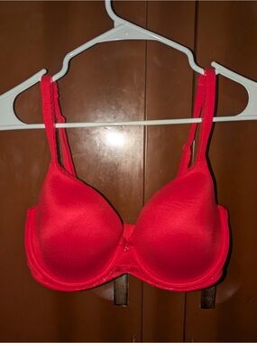 Victoria’s Secret 32DDD Red Bra